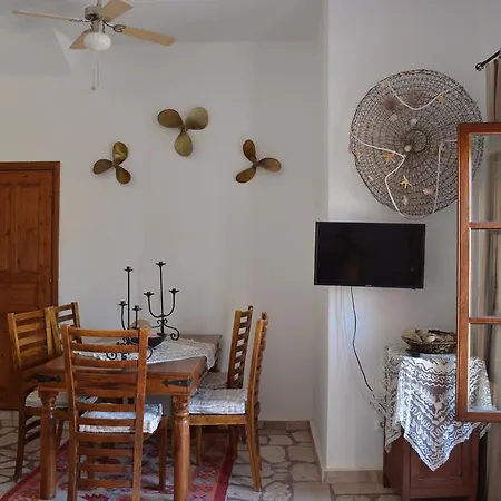 Semesterbostad P&m House Meyísti