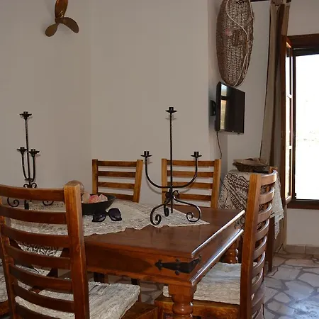 Semesterbostad P&m House Meyísti