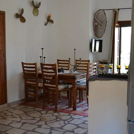 Semesterbostad P&m House Meyísti