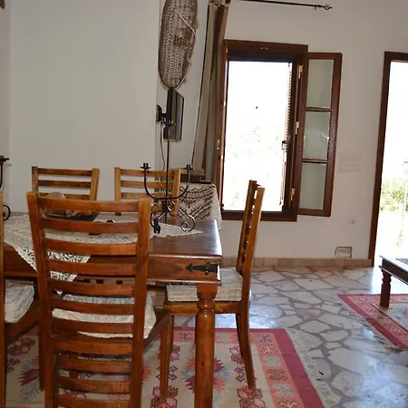 P&m House Semesterbostad Meyísti