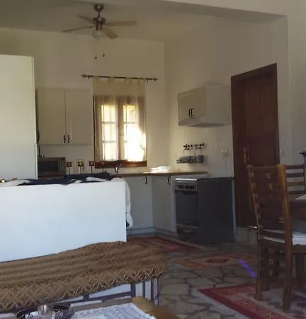 P&m House בית נופש Meyísti